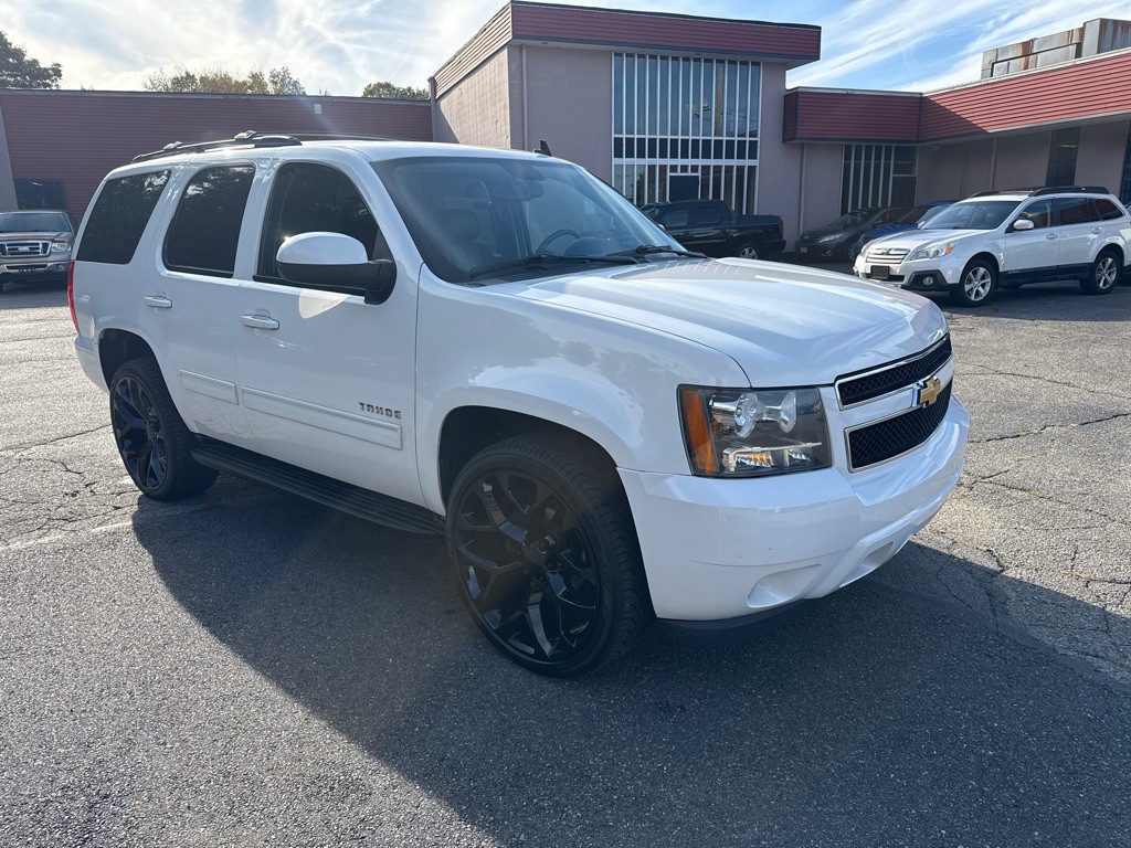 2013 Chevrolet Tahoe Image 2