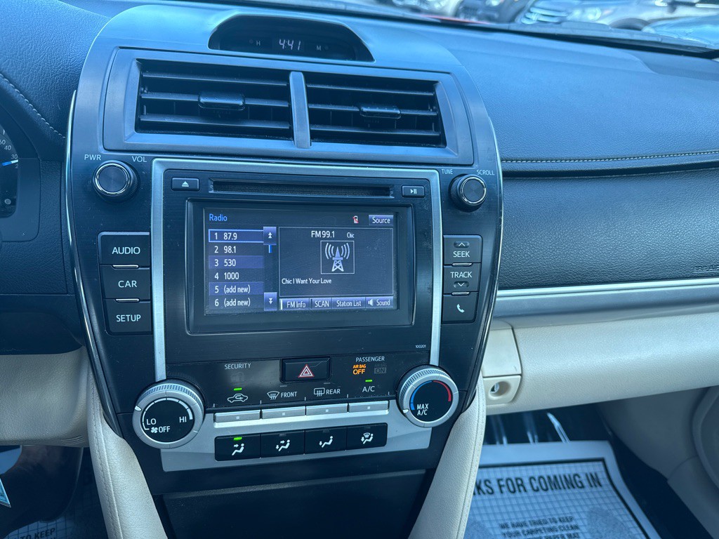 2014 Toyota Camry Image 14