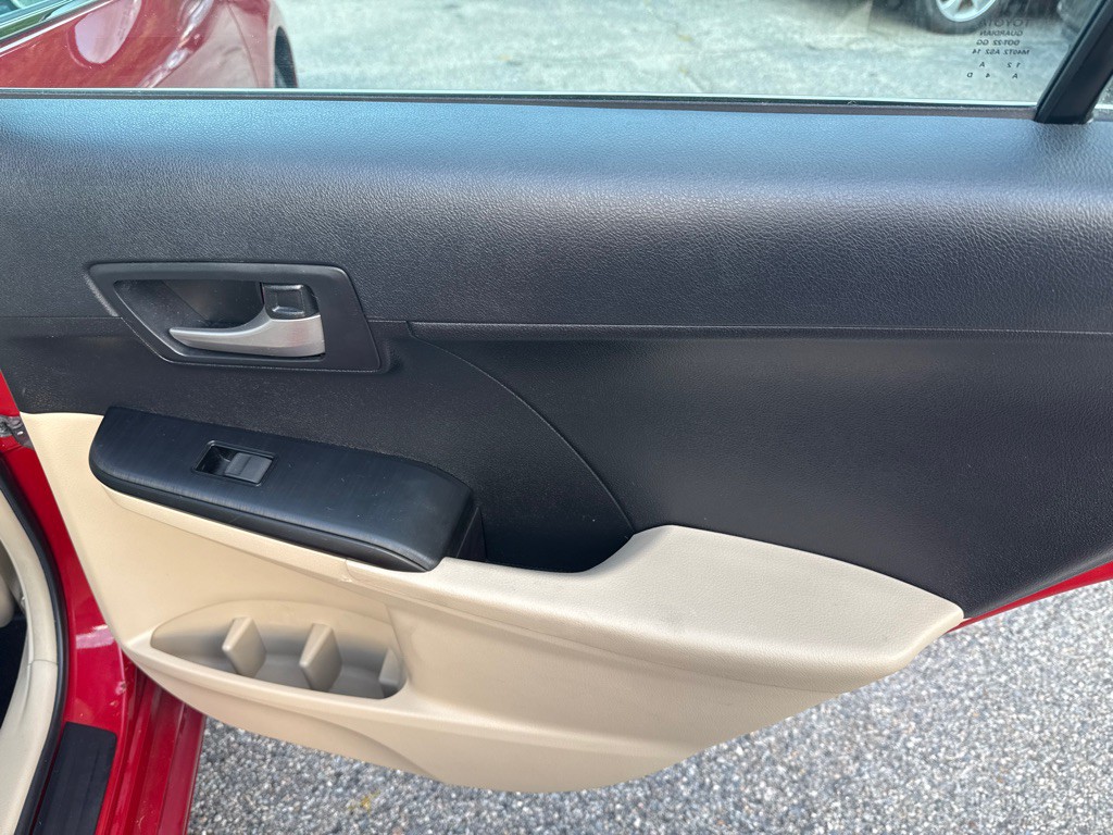 2014 Toyota Camry Image 24