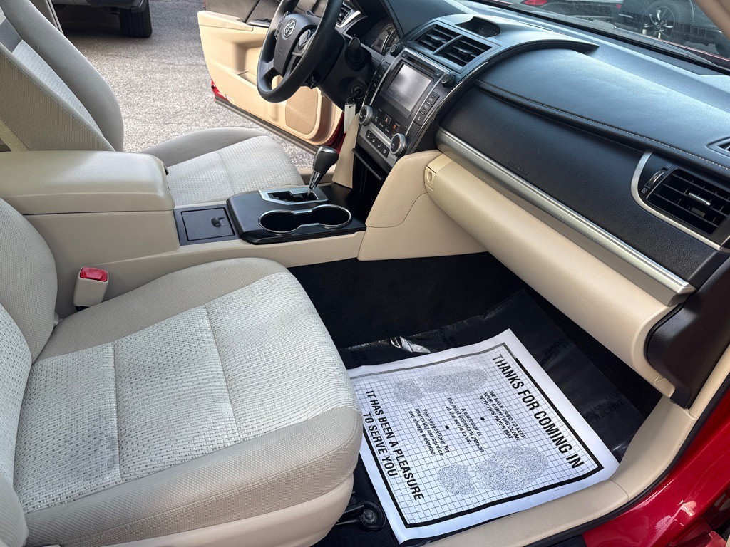 2014 Toyota Camry Image 25