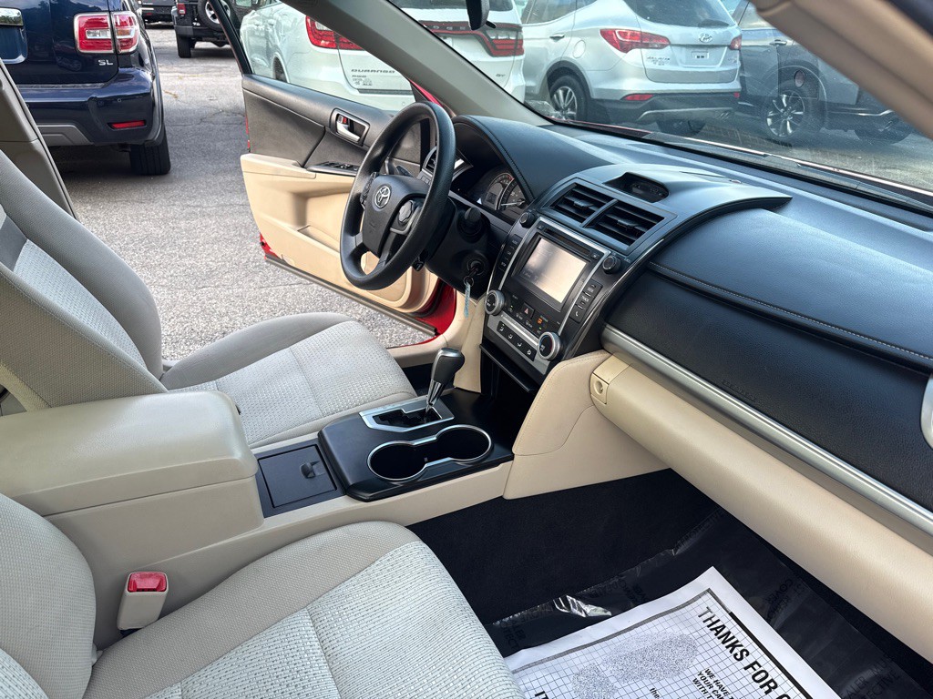2014 Toyota Camry Image 28