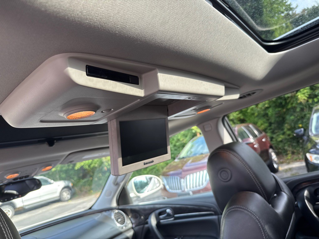 2015 Buick Enclave Image 28