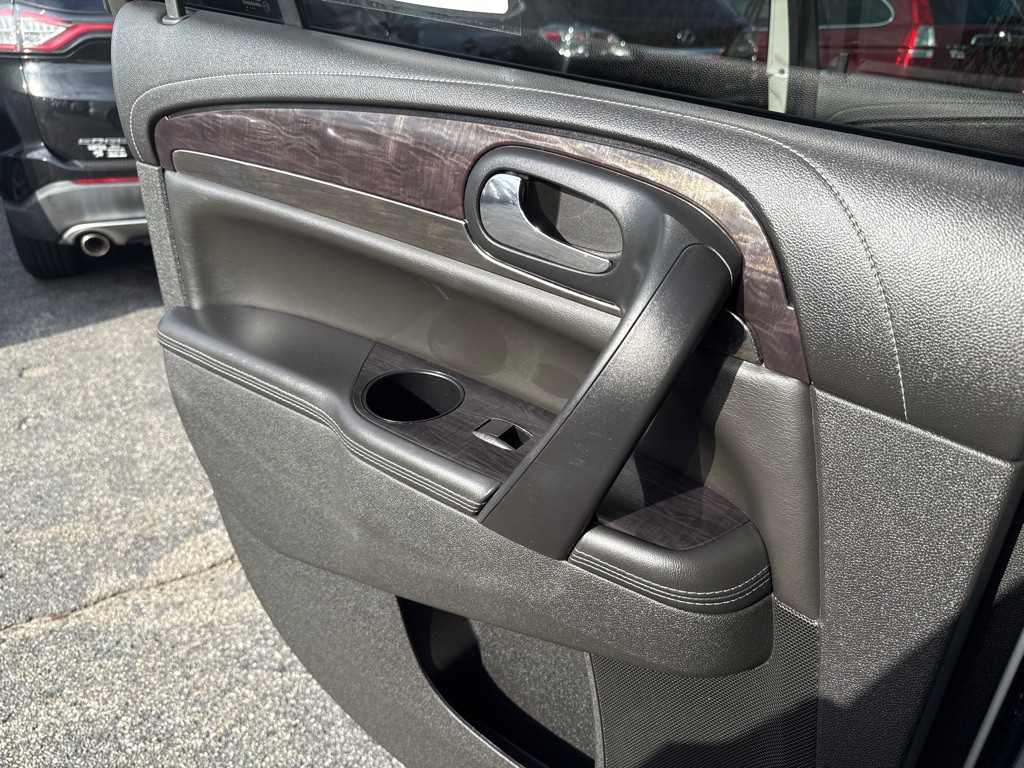 2015 Buick Enclave Image 32
