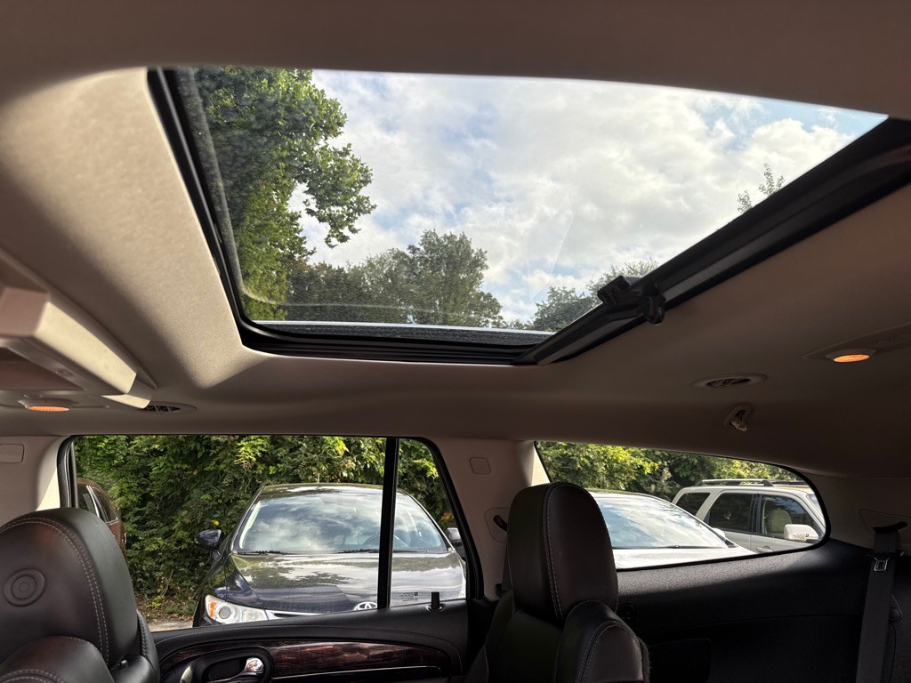 2015 Buick Enclave Image 28