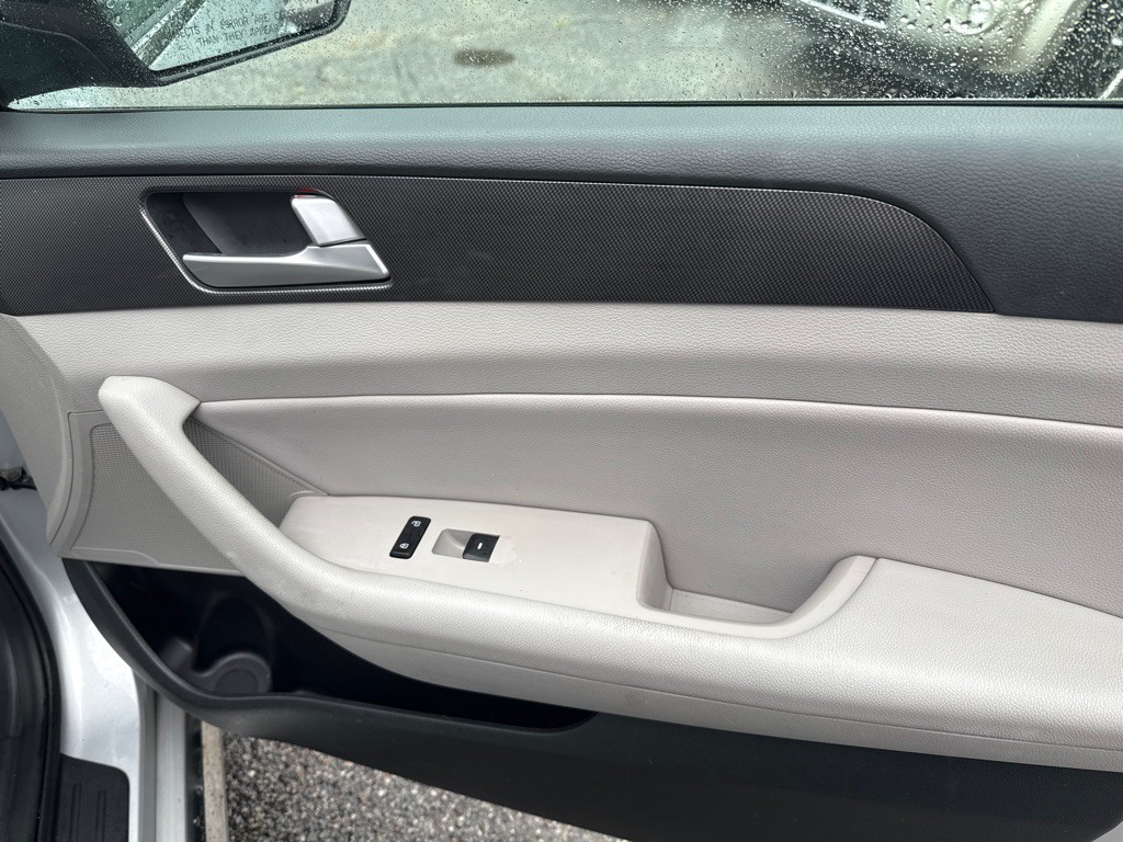 2017 Hyundai Sonata Image 31
