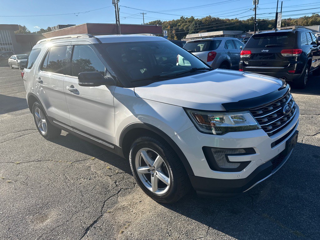 2017 Ford Explorer Image 2
