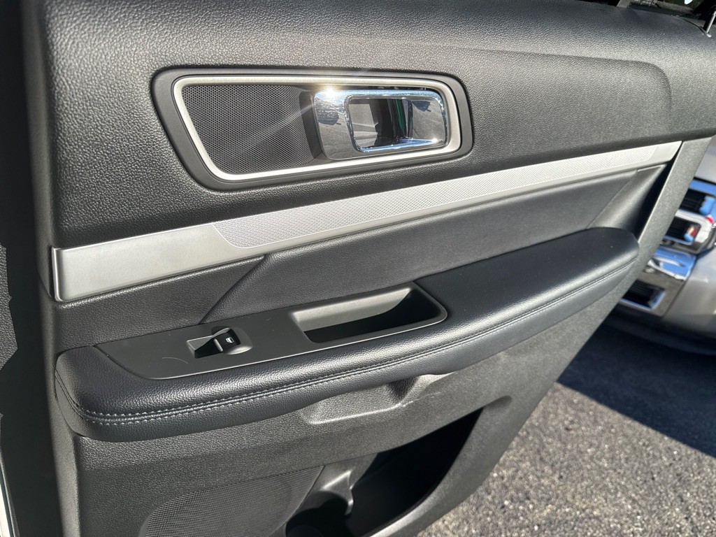 2017 Ford Explorer Image 30