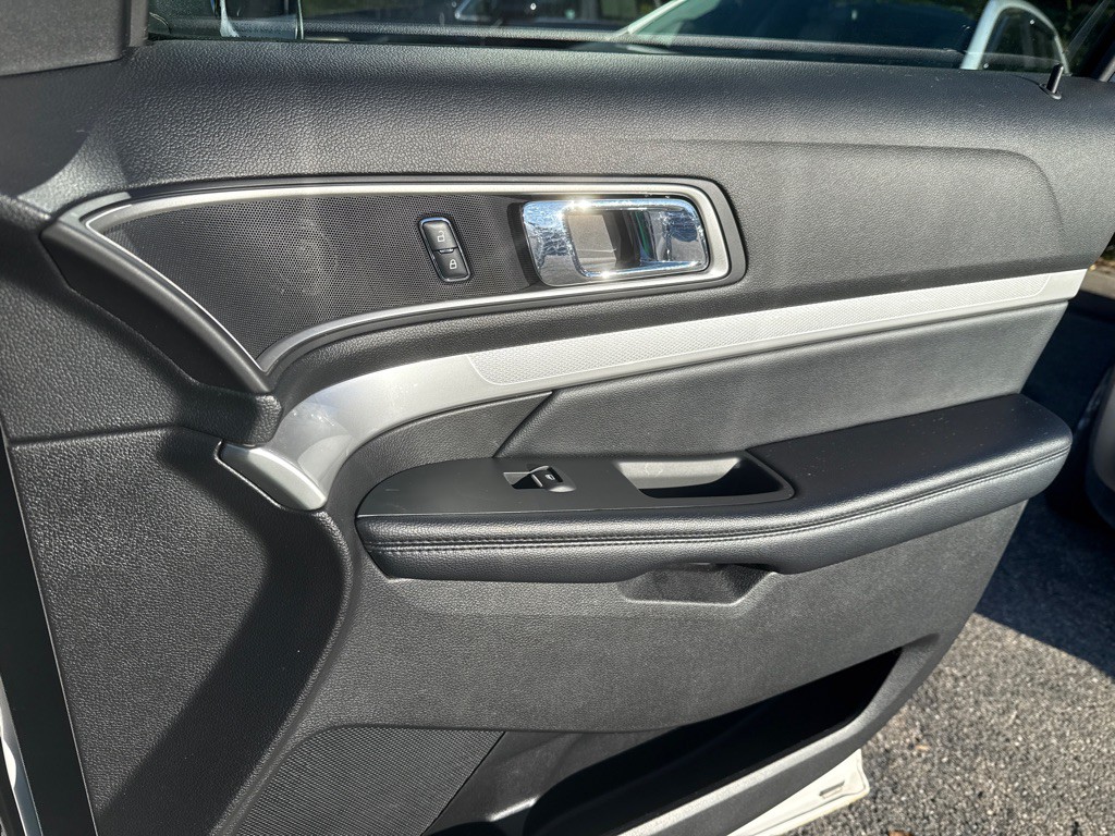 2017 Ford Explorer Image 32