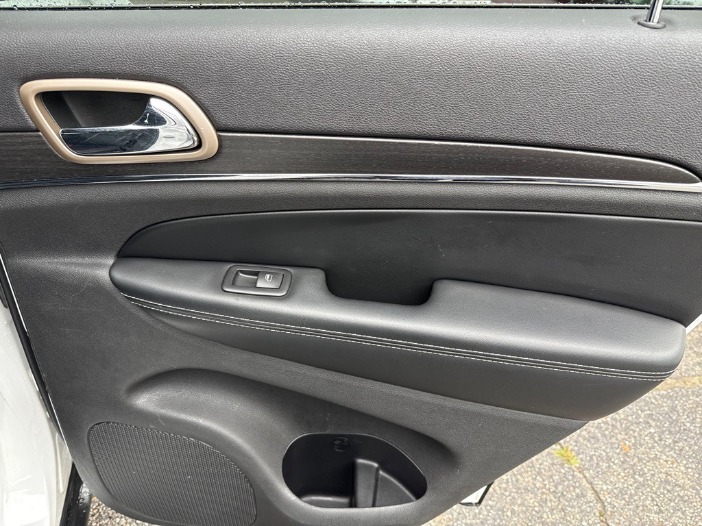 2015 Jeep Grand Cherokee Image 33