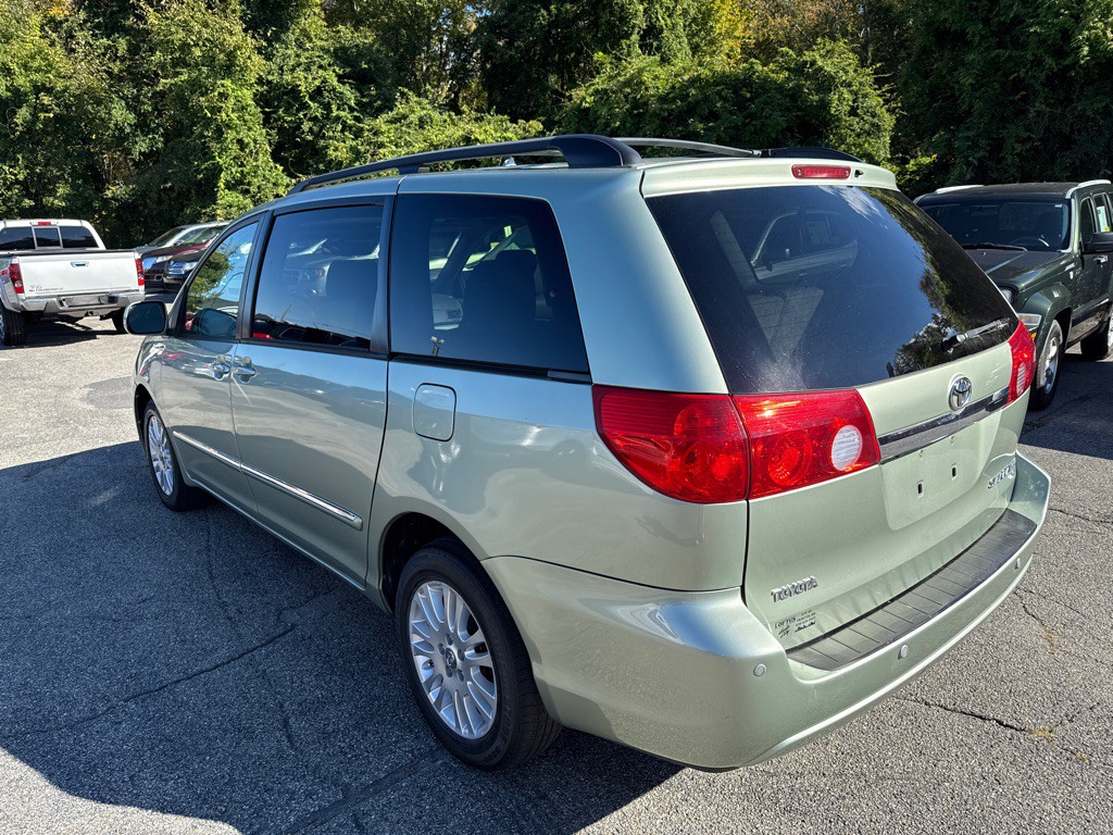 2009 Toyota Sienna Image 4