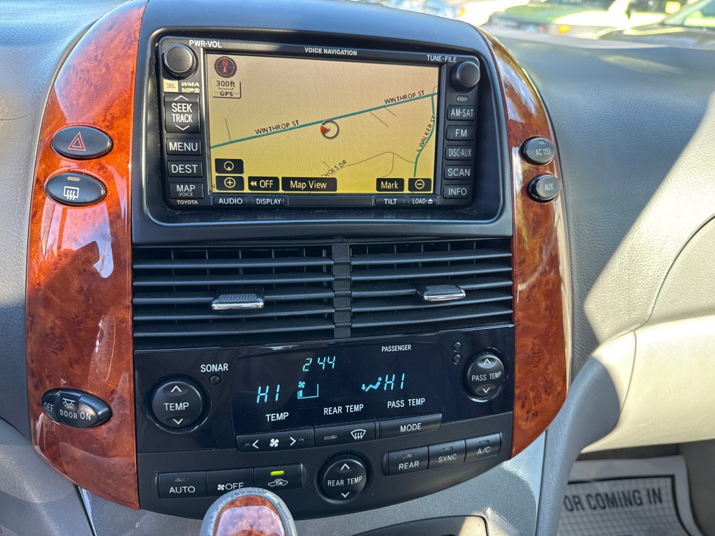 2009 Toyota Sienna Image 17