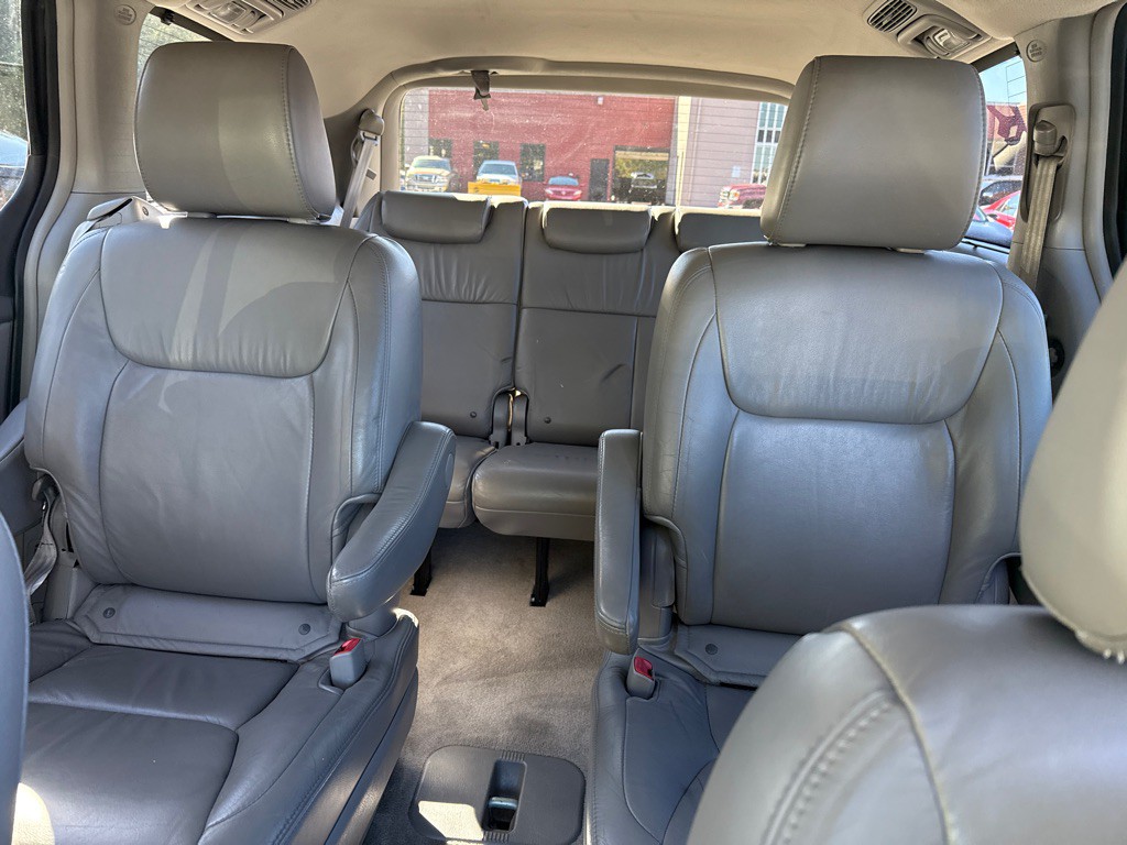2009 Toyota Sienna Image 22