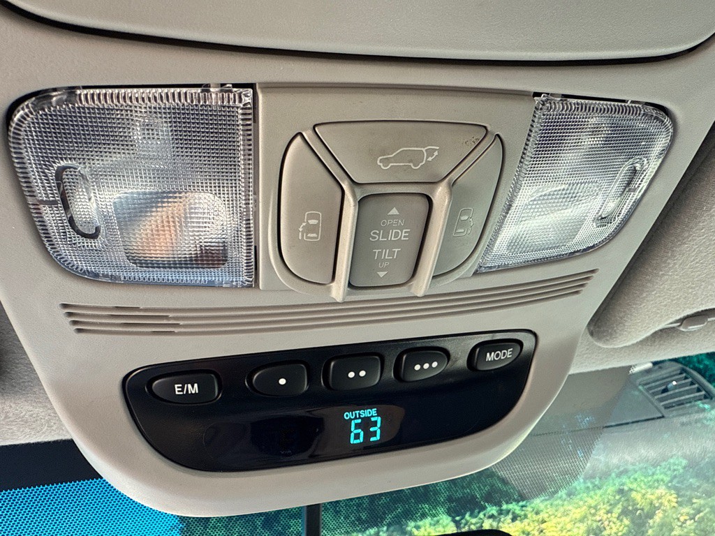 2009 Toyota Sienna Image 24