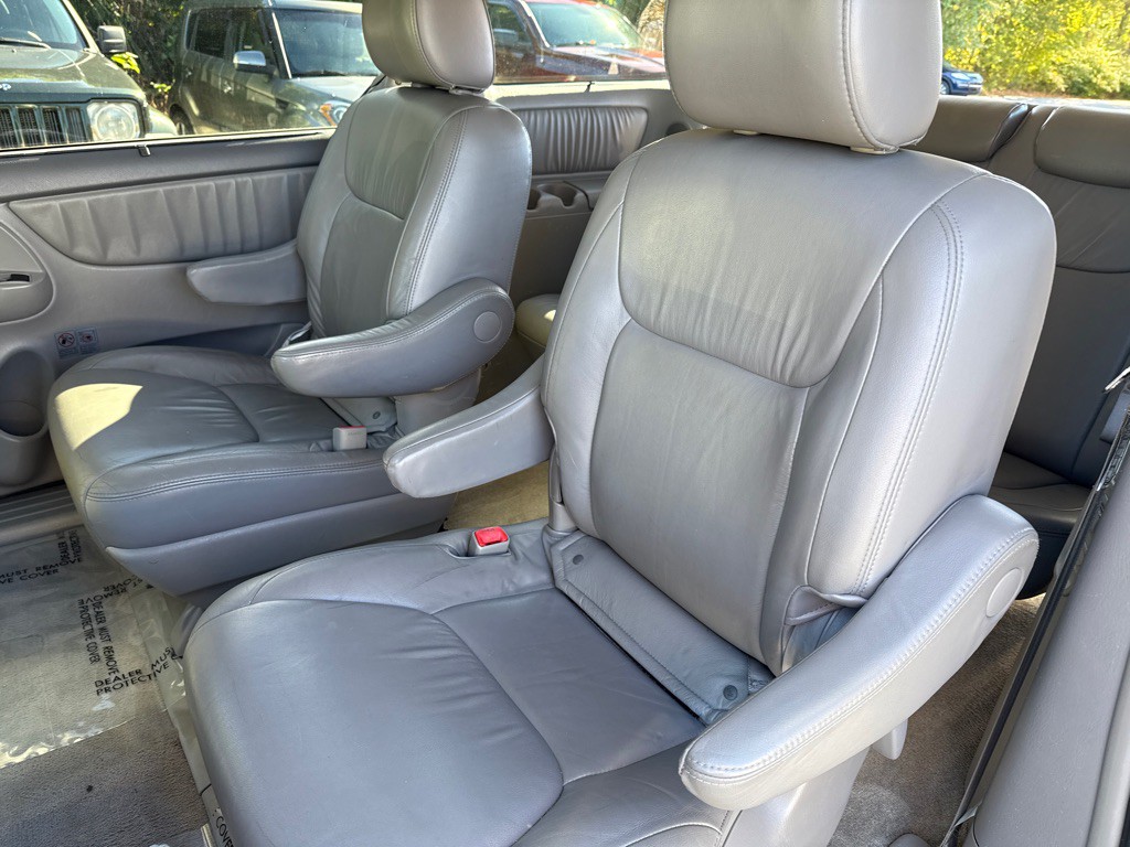 2009 Toyota Sienna Image 25