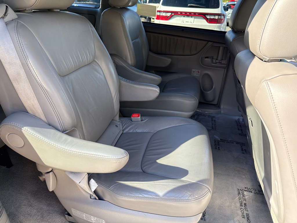 2009 Toyota Sienna Image 32