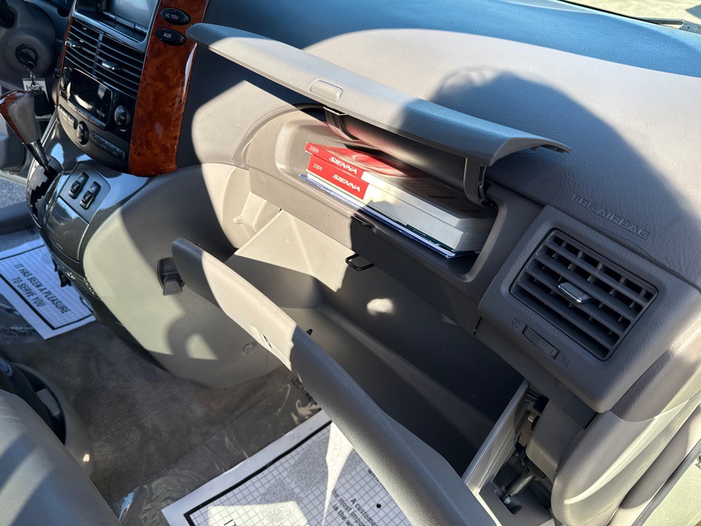 2009 Toyota Sienna Image 37