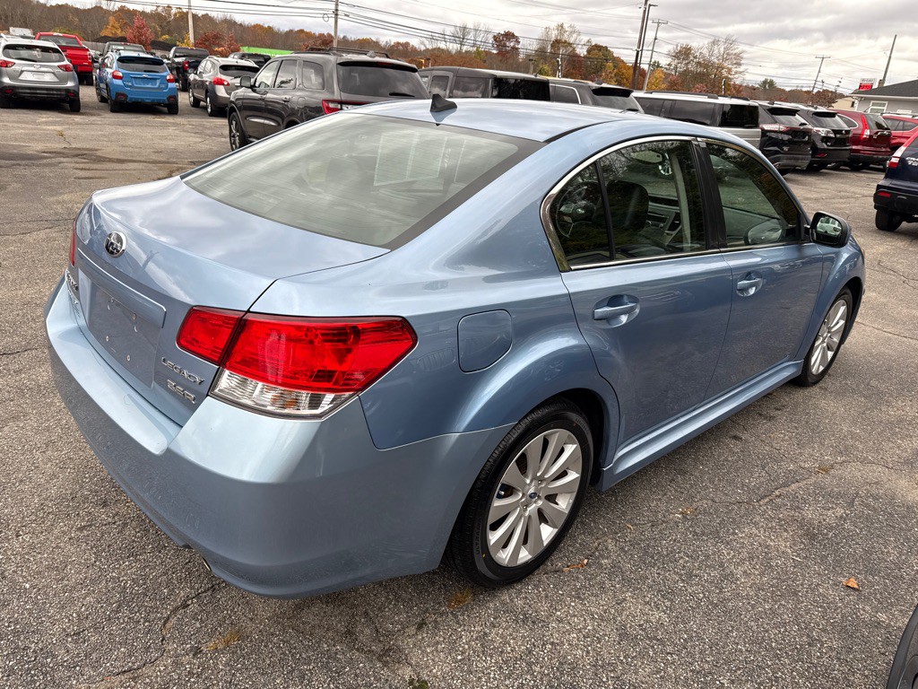 2011 Subaru Legacy Image 3