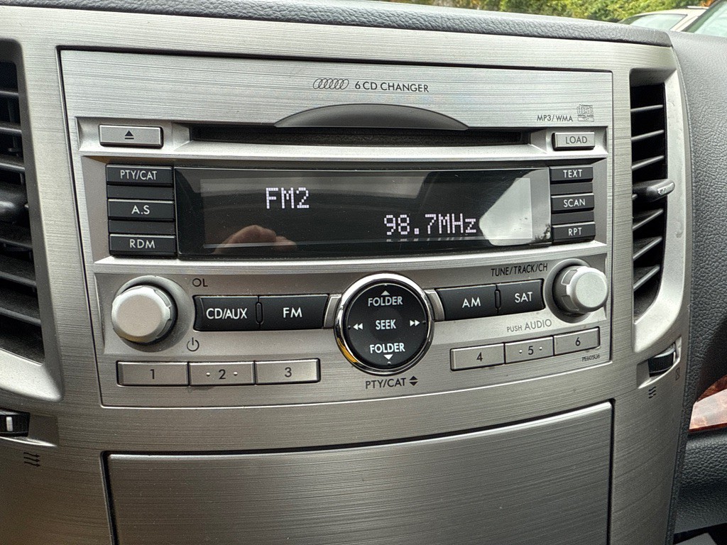 2011 Subaru Legacy Image 18