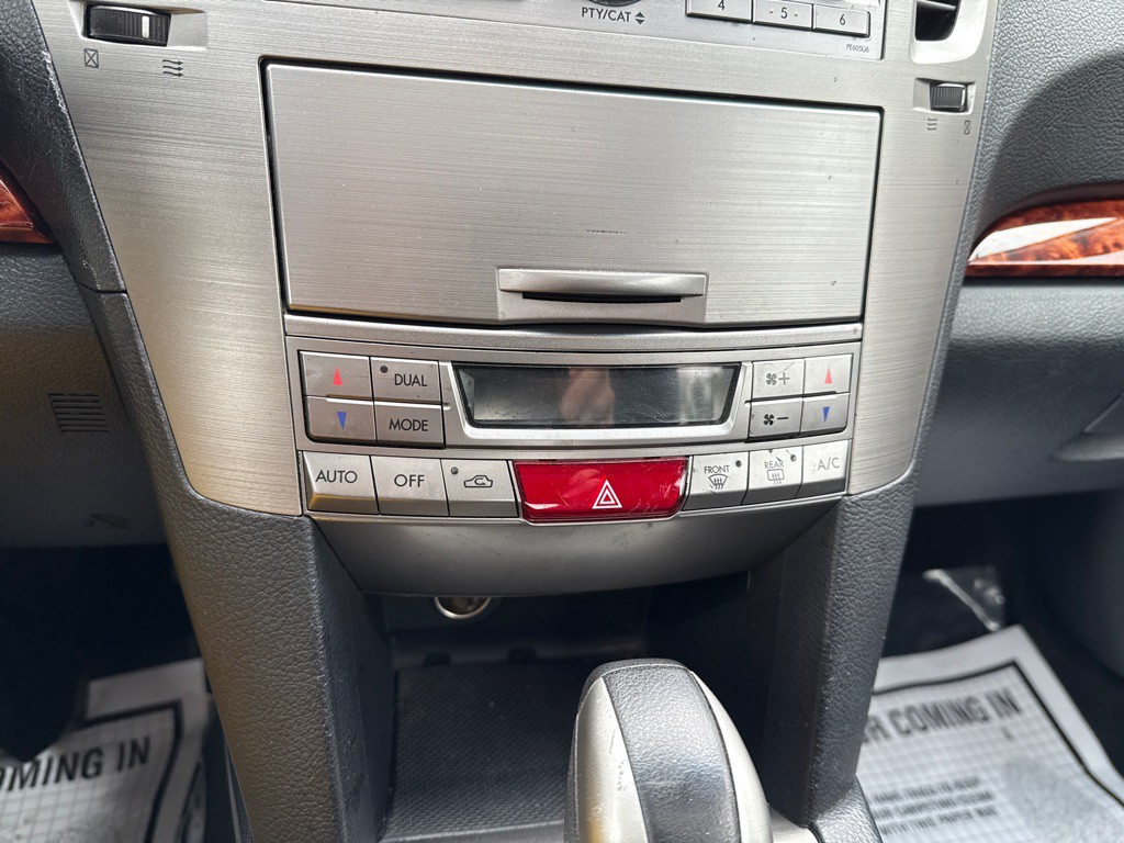 2011 Subaru Legacy Image 19