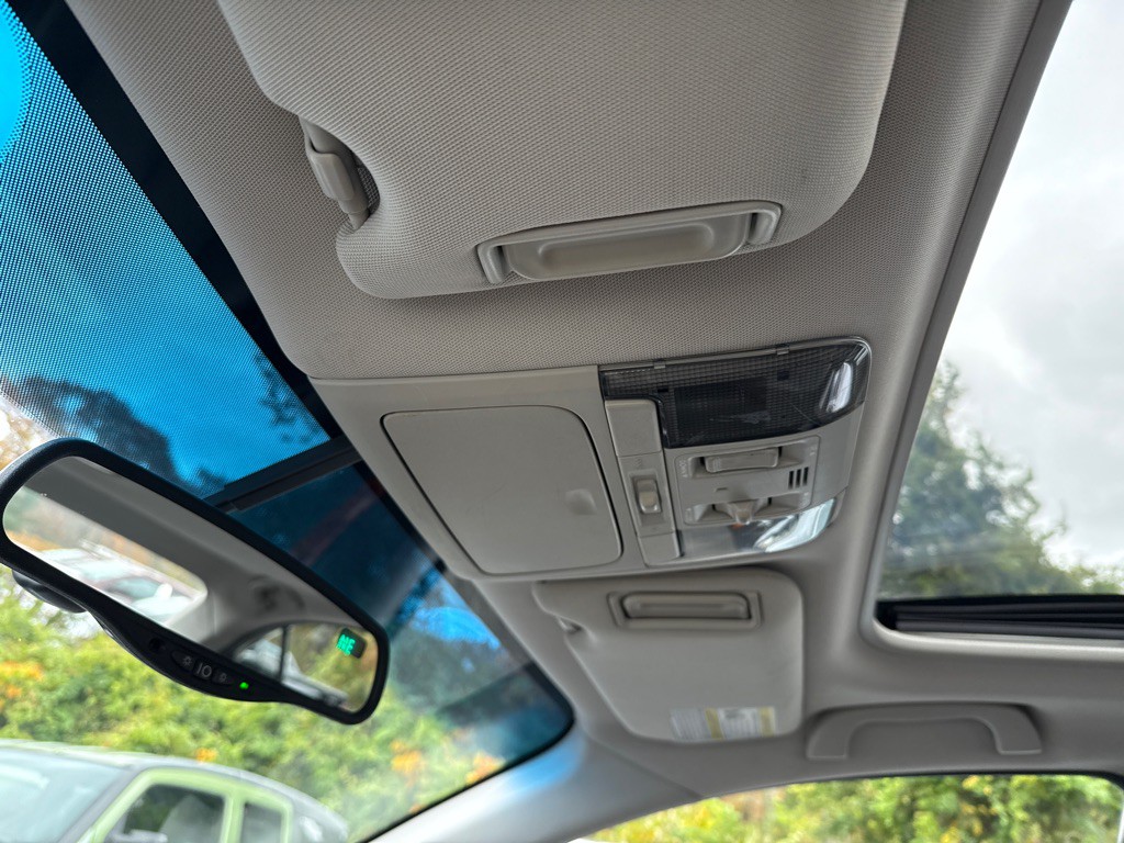 2011 Subaru Legacy Image 23