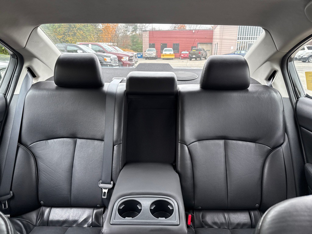 2011 Subaru Legacy Image 24