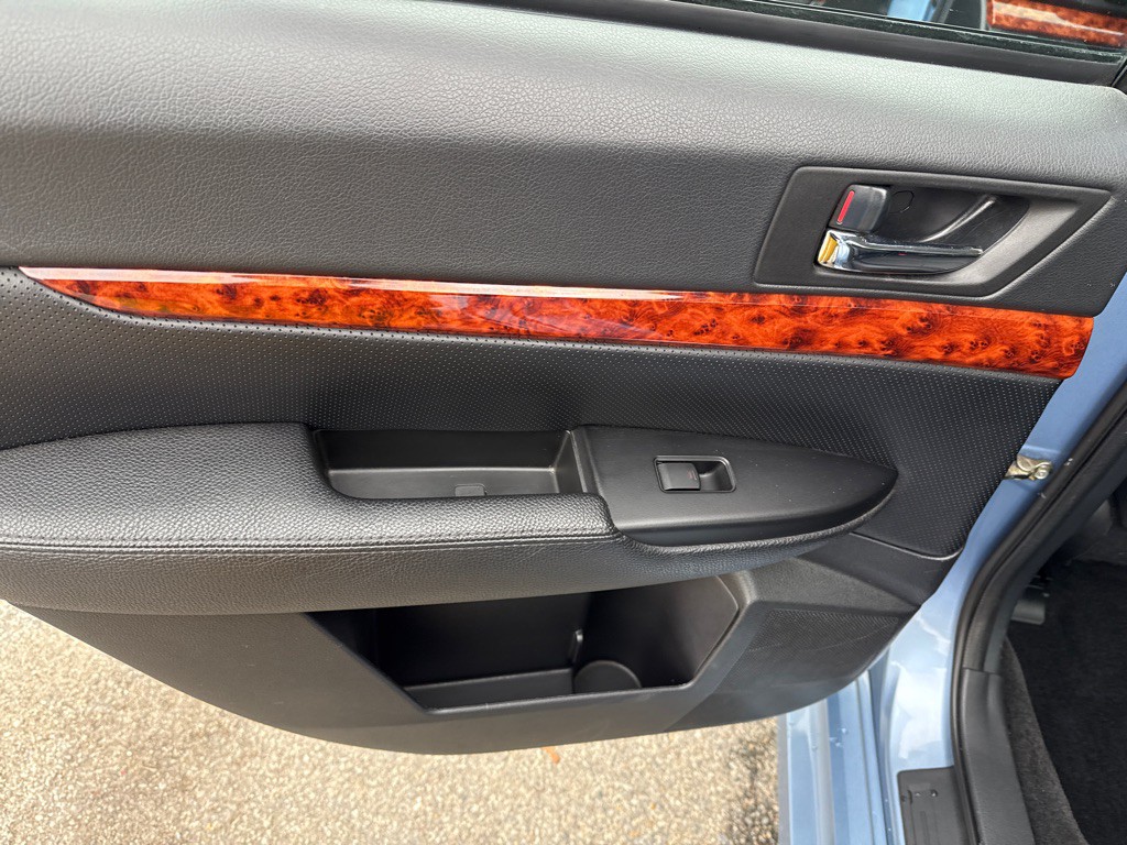 2011 Subaru Legacy Image 26