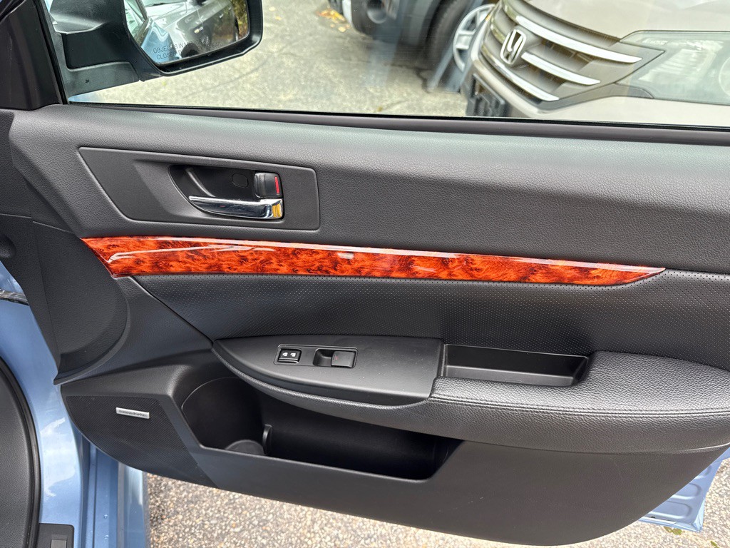 2011 Subaru Legacy Image 31