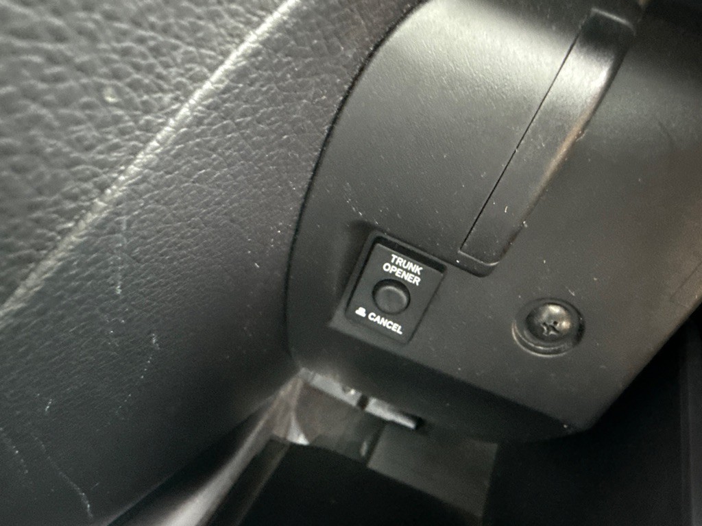 2011 Subaru Legacy Image 32