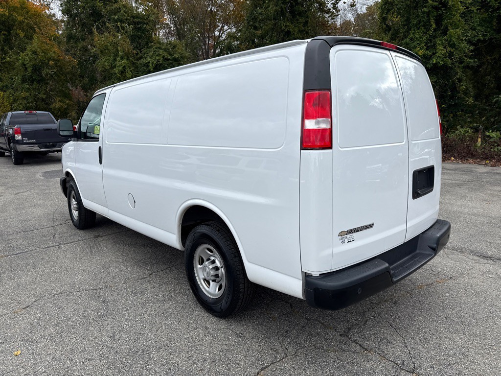 2020 Chevrolet Express Image 4