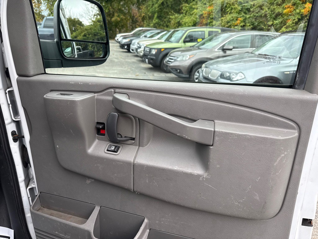 2020 Chevrolet Express Image 17