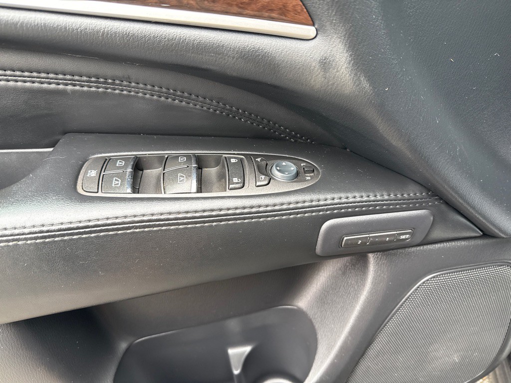 2013 INFINITI JX35 Image 9