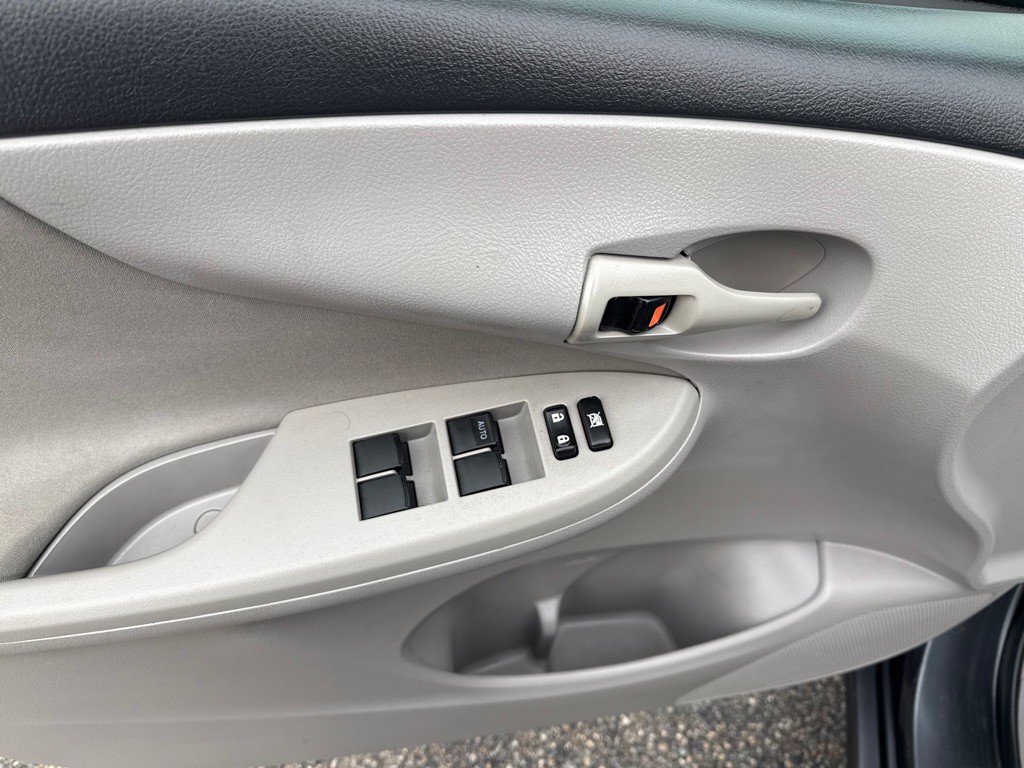 2012 Toyota Corolla Image 6