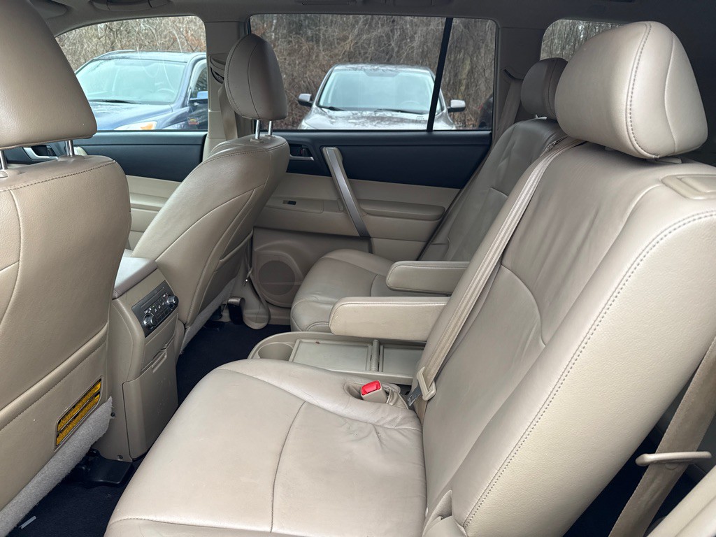 2013 Toyota Highlander Image 23