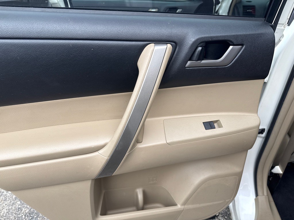 2013 Toyota Highlander Image 26