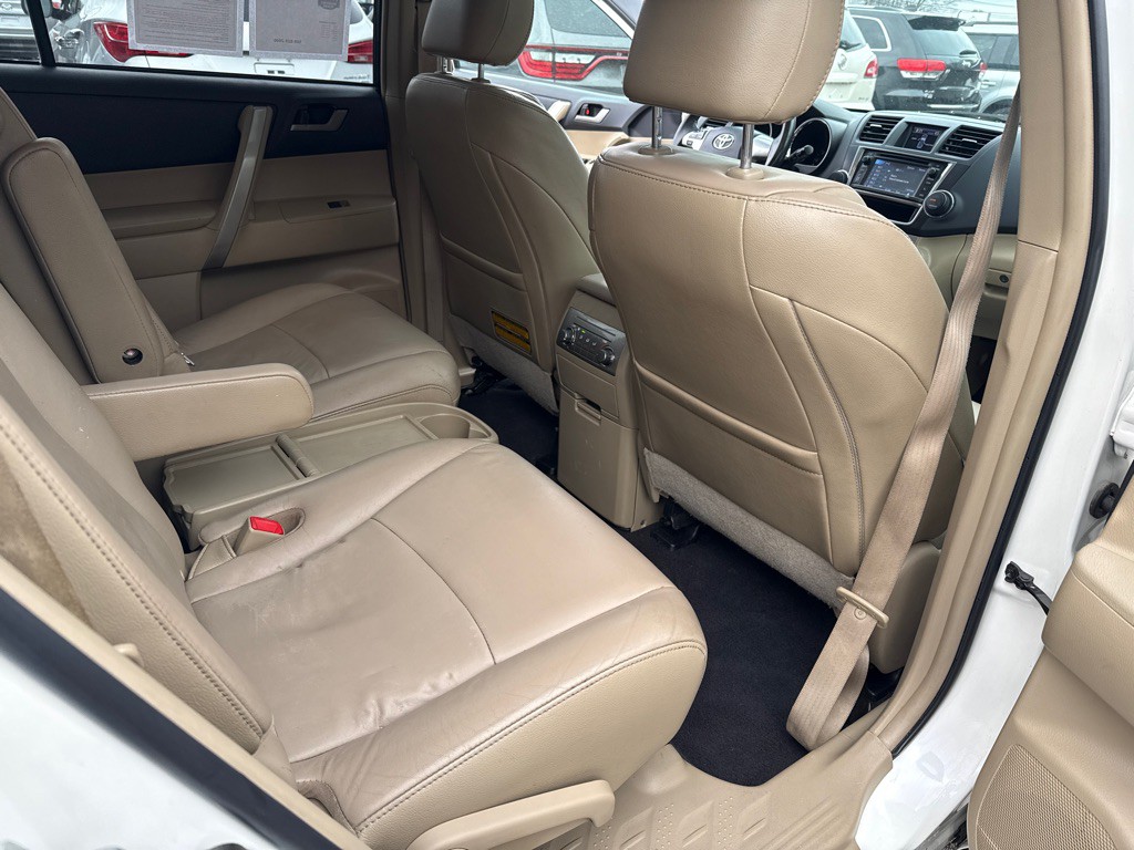 2013 Toyota Highlander Image 32
