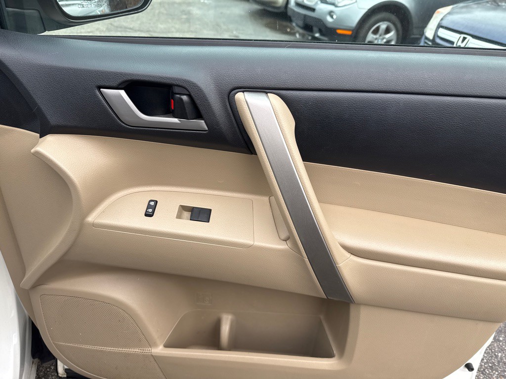 2013 Toyota Highlander Image 35