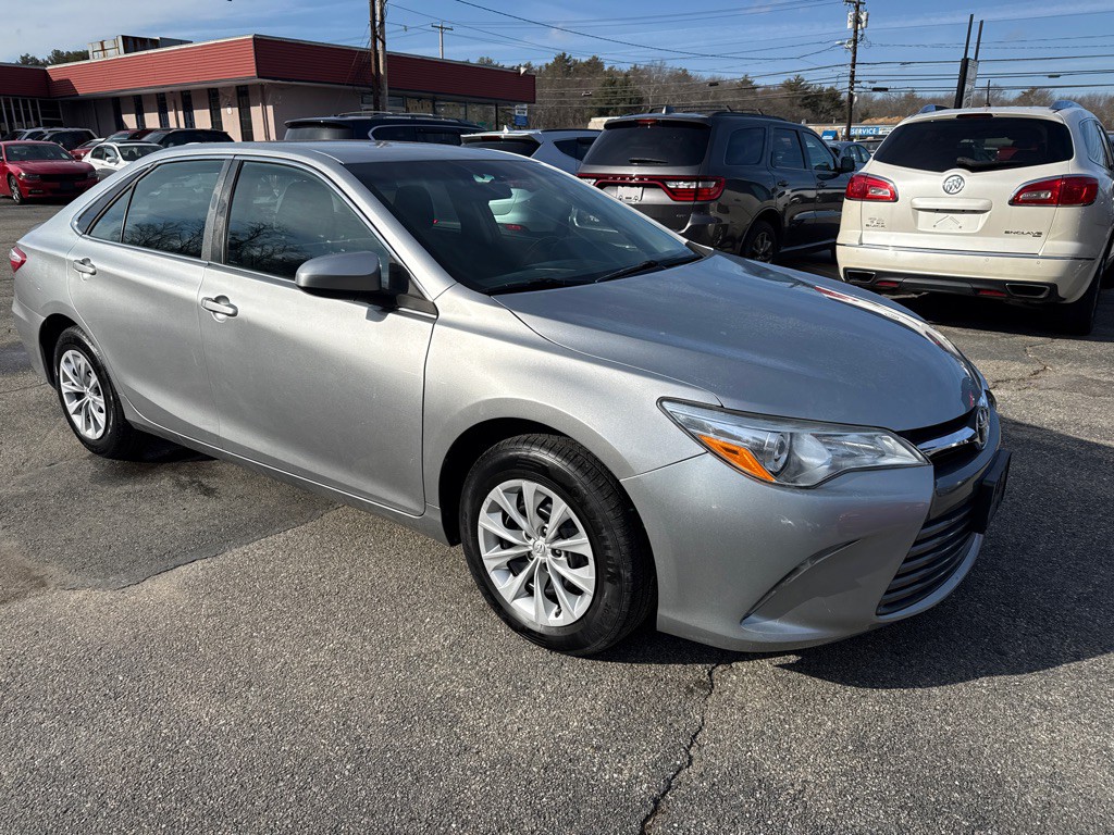 2016 Toyota Camry Image 2
