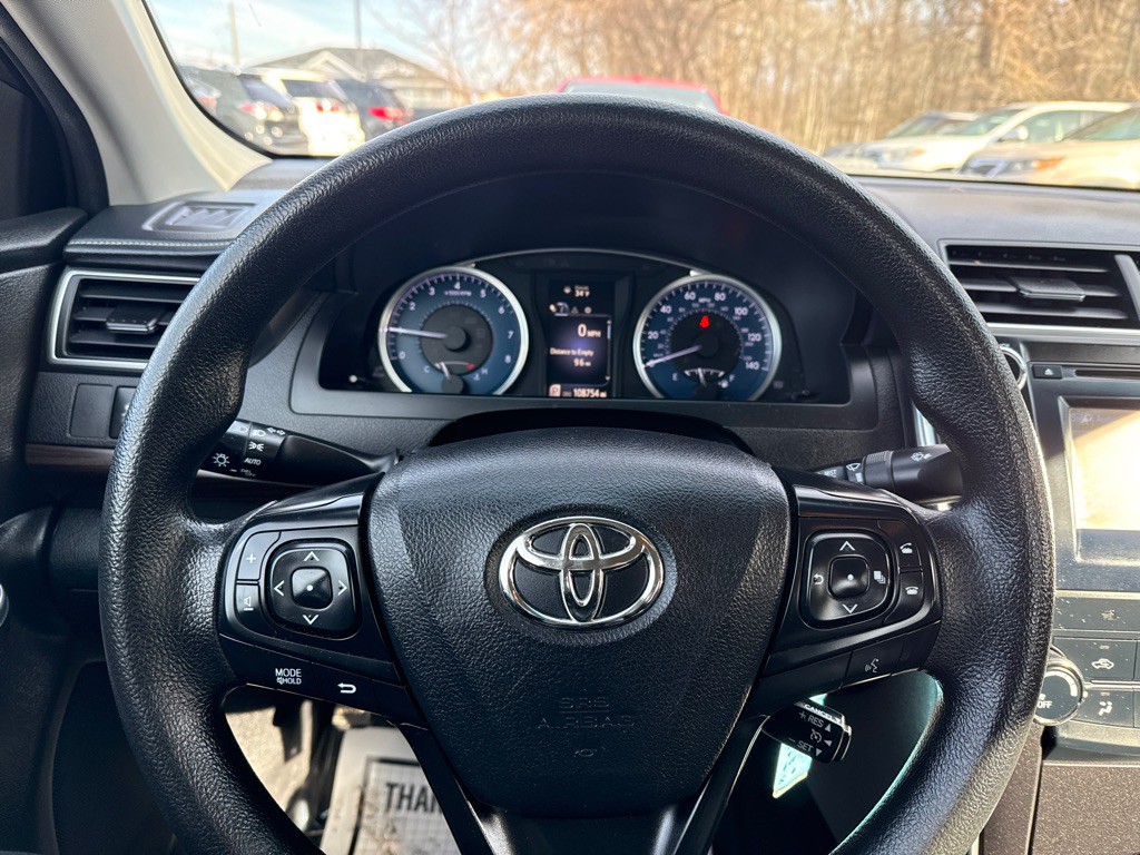 2016 Toyota Camry Image 8