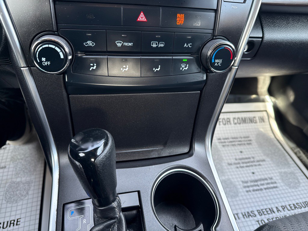 2016 Toyota Camry Image 14