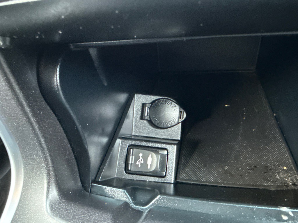 2016 Toyota Camry Image 15