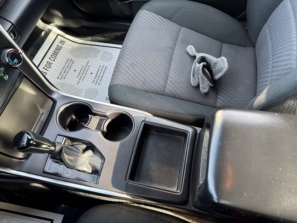 2016 Toyota Camry Image 16