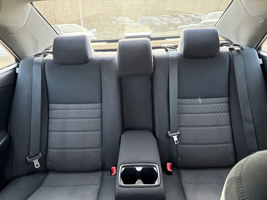 2016 Toyota Camry Image 18