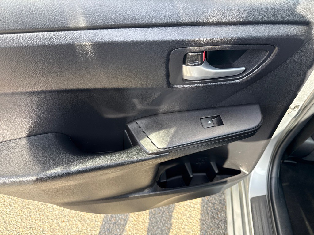 2016 Toyota Camry Image 20