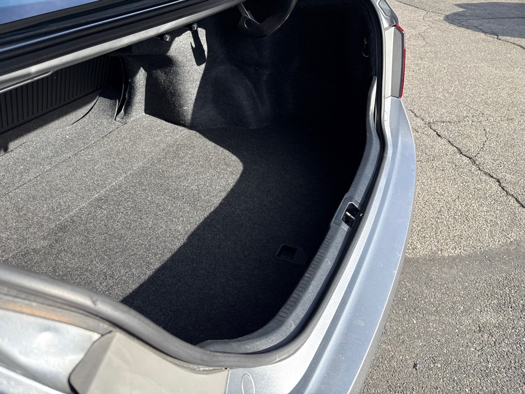 2016 Toyota Camry Image 21