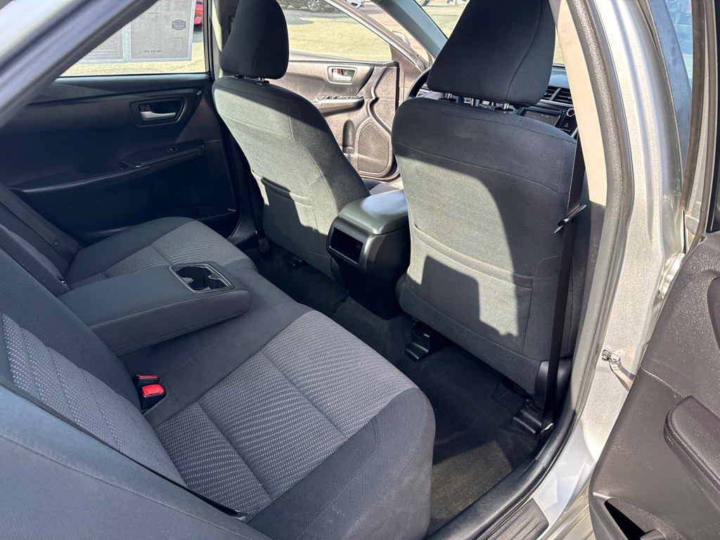 2016 Toyota Camry Image 22