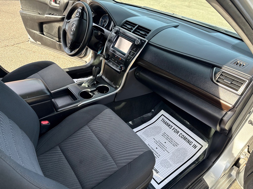 2016 Toyota Camry Image 24
