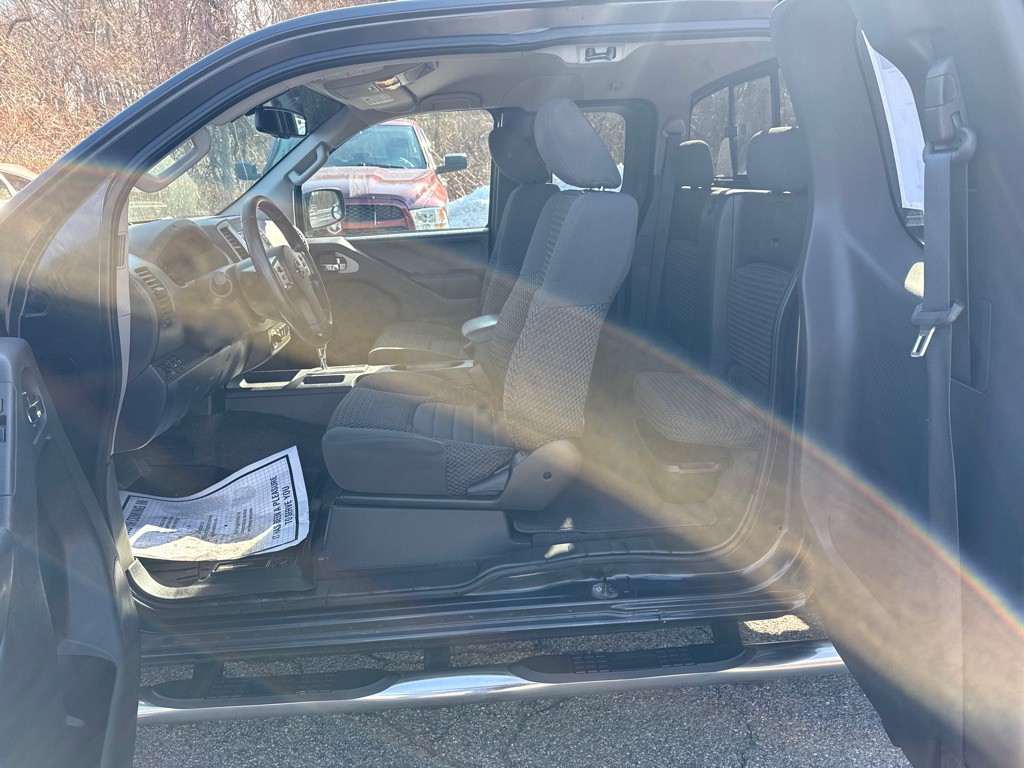 2015 Nissan Frontier Image 5