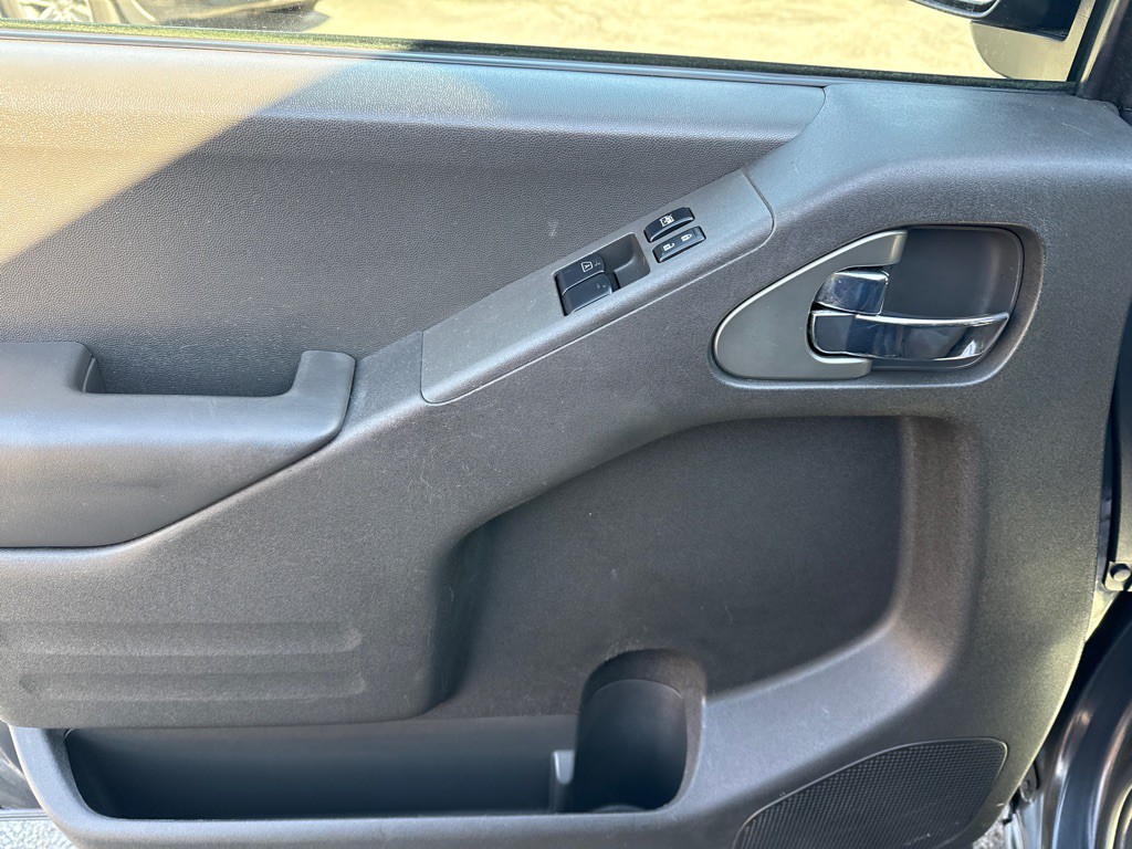 2015 Nissan Frontier Image 6