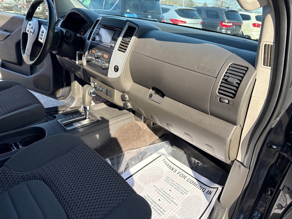 2015 Nissan Frontier Image 24