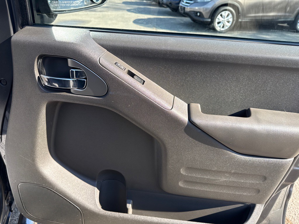 2015 Nissan Frontier Image 25
